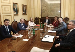 Συνάντηση ΠΑΣΟΚ και Γιάννη Στουρνάρα για τράπεζες, ιδιωτικό χρέος, πλειστηριασμούς, ασφάλιστρα υγείας