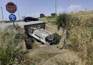 Χαλκιδική: Σφοδρό τροχαίο για τον δήμαρχο Νέας Προποντίδας – Το αυτοκίνητο που επέβαινε τούμπαρε και έπεσε σε χαντάκι