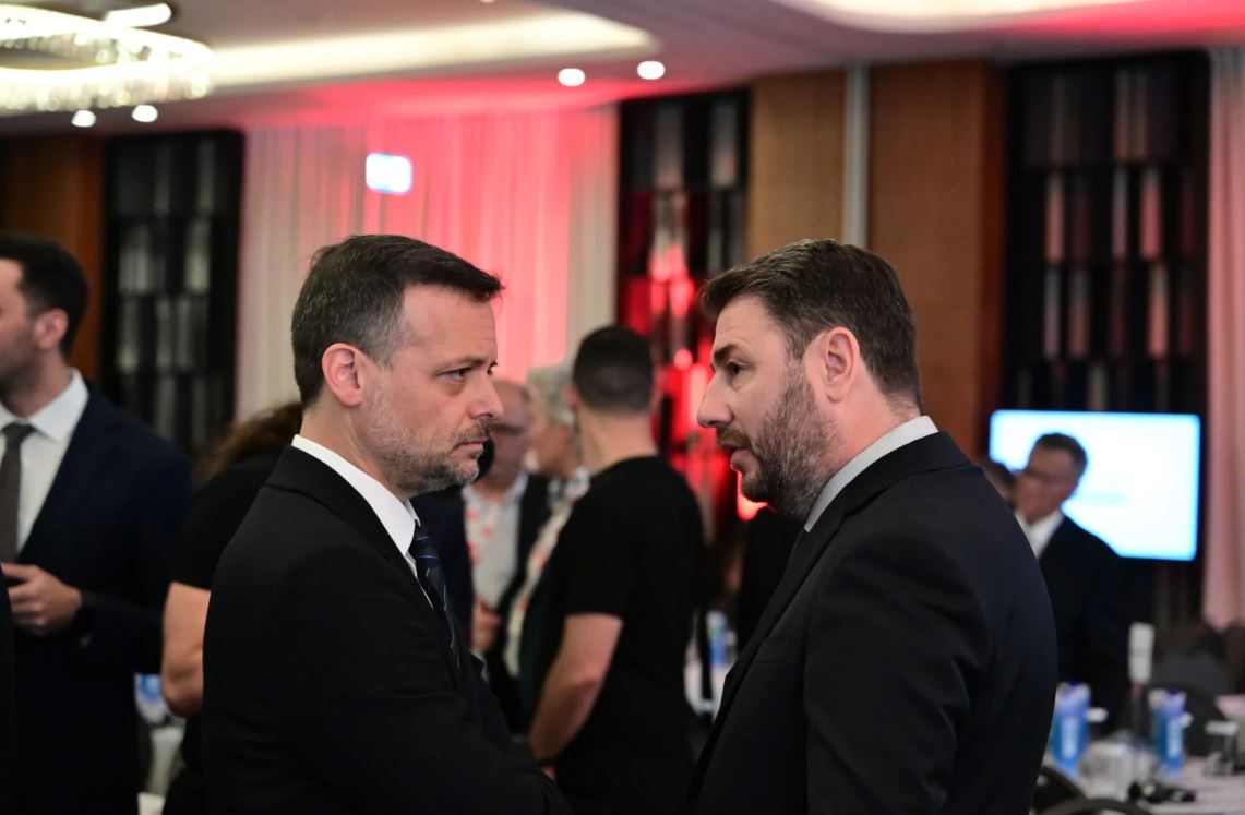 ΠΑΣΟΚ: Ο «μνημονιακός» Δούκας, ο «αντιμνημονιακός» Χριστοδουλάκης και η αντίδραση της Χαριλάου Τρικούπη